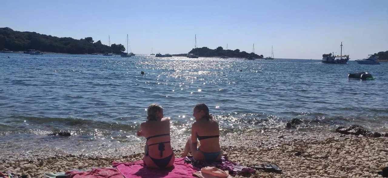 Camping Dolores Only 250 Meters To The Beach Banjole Kroatien